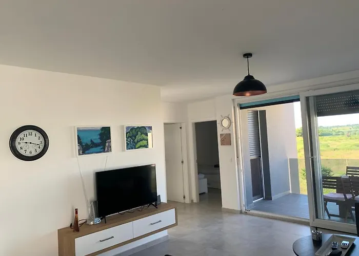 Brand New 3 Bedroom Inara G דירה *