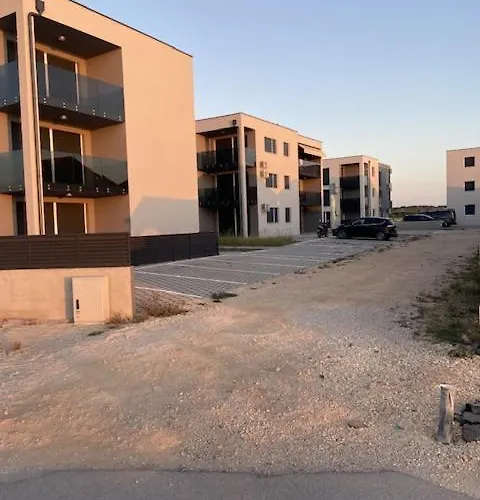 Brand New 3 Bedroom Inara G נין